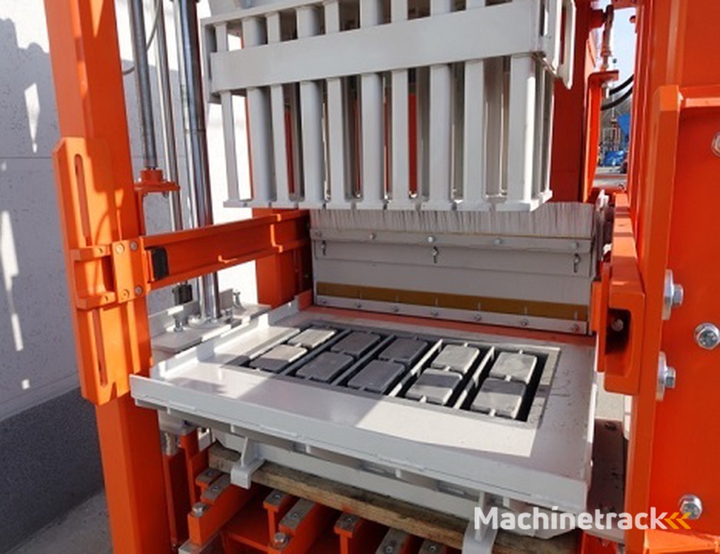 Stationary concrete block making machine SUMAB R-300. Economy class!