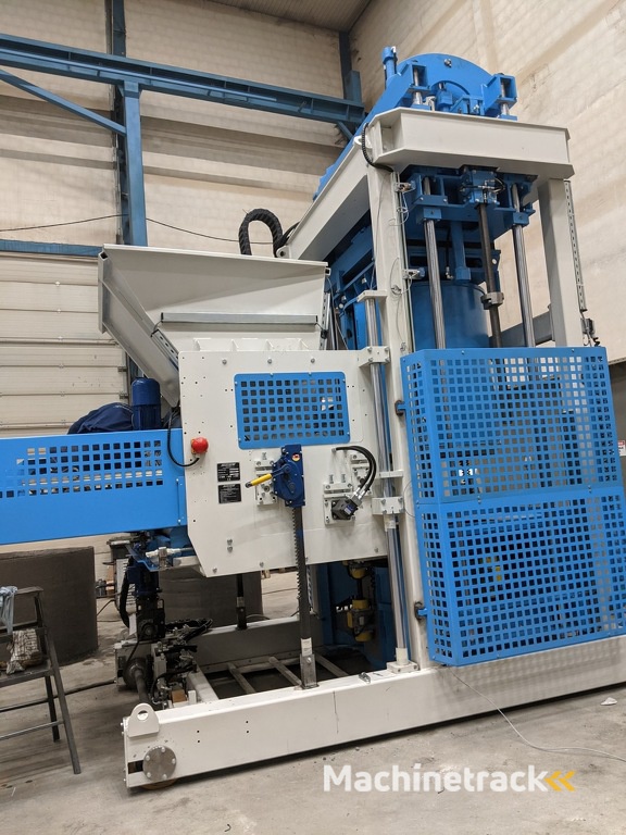 Mobile machine for the production of large concrete rings and pipes SUMAB E-12L