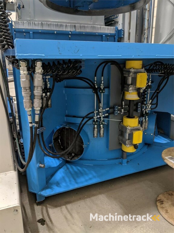 Mobile machine for the production of large concrete rings and pipes SUMAB E-12L