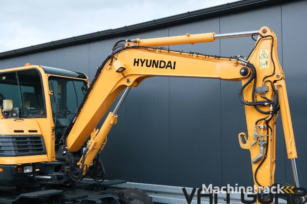 Hyundai Robex 55W-9A | 2017 | 2636h |