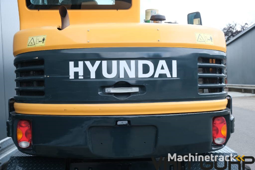 Hyundai Robex 55W-9A | 2017 | 2636h |