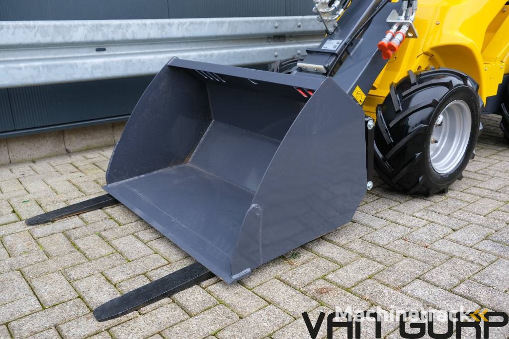 Eurotrac T11 v.g.l. Avant 635