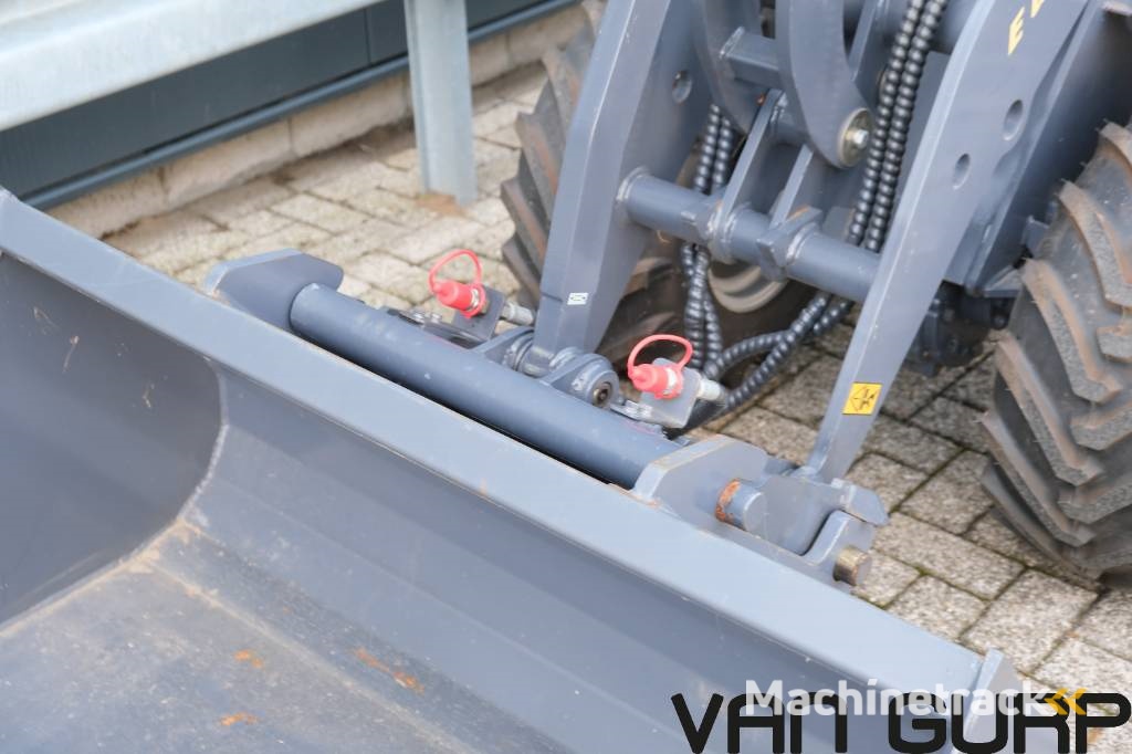 Eurotrac W11- MC (255)