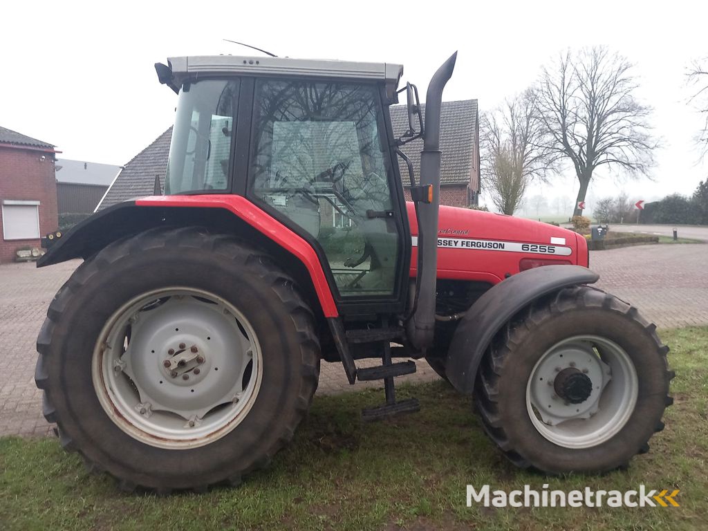 Massey Ferguson 6255