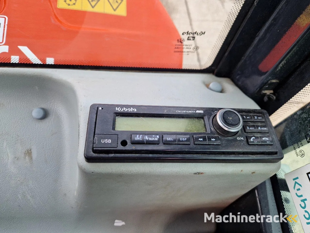 Kubota KX019-4 CW05 met 2 bakken