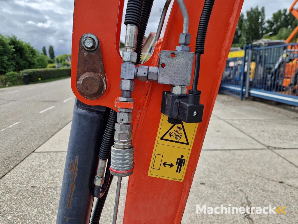 Kubota KX019-4 CW05 met 2 bakken