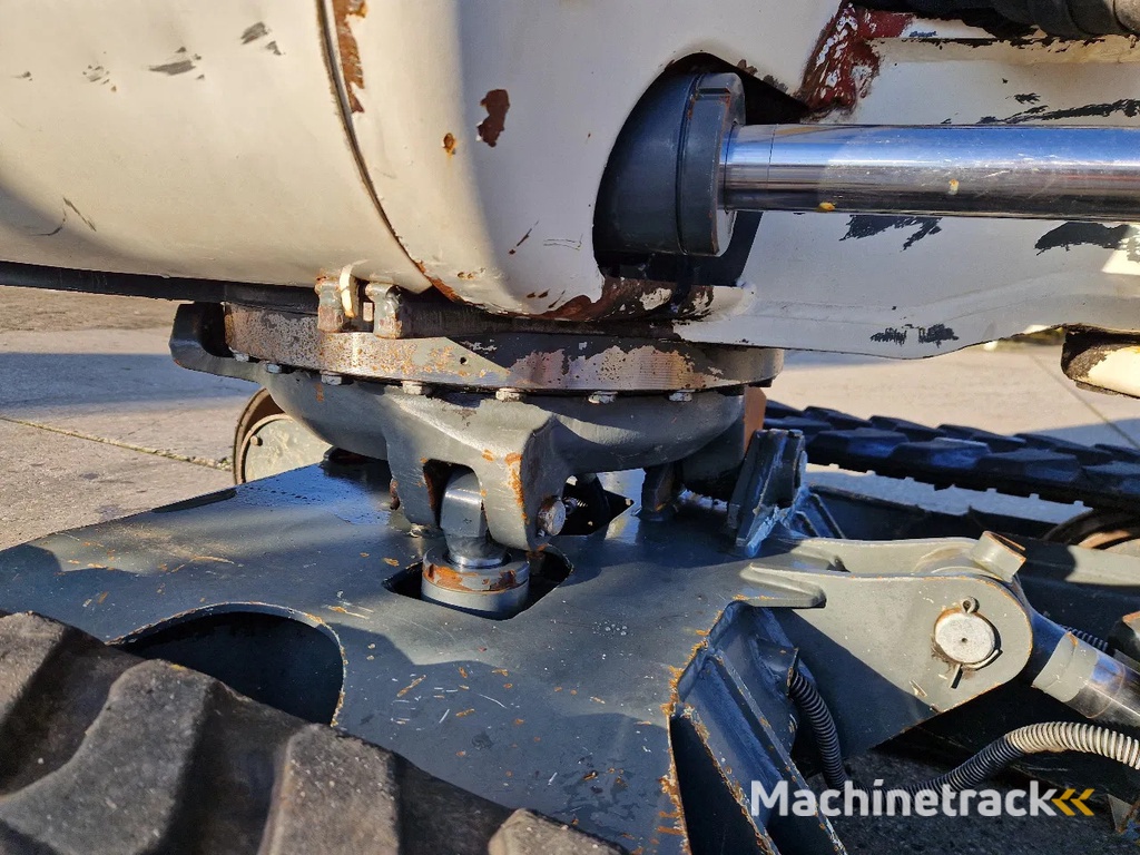 WACKER NEUSON 2404RD kan op een (berg)helling draaien