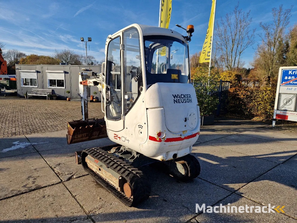 WACKER NEUSON 2404RD kan op een (berg)helling draaien