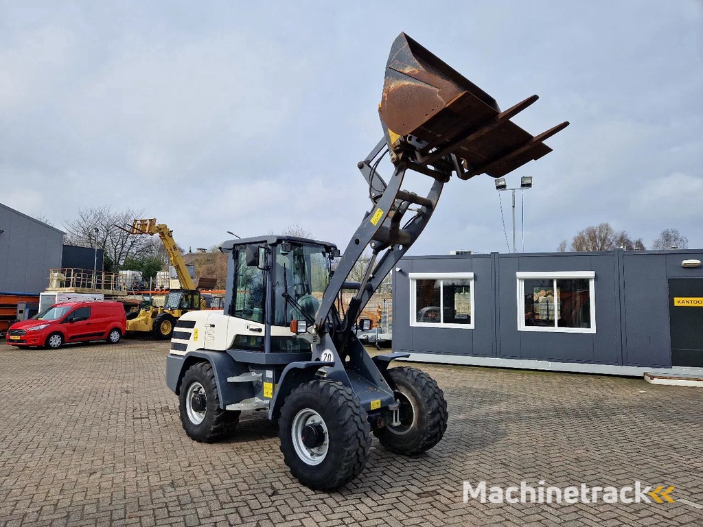 Yanmar / Terex TL80 met NL kenteken very low hours!