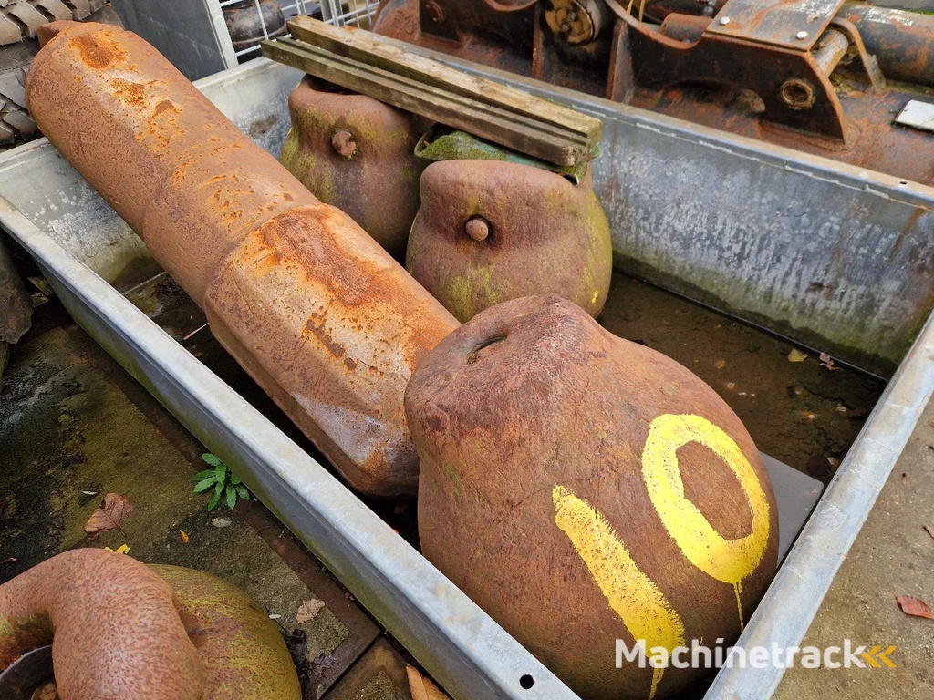 Diversen stalen sloopkogels / beulen