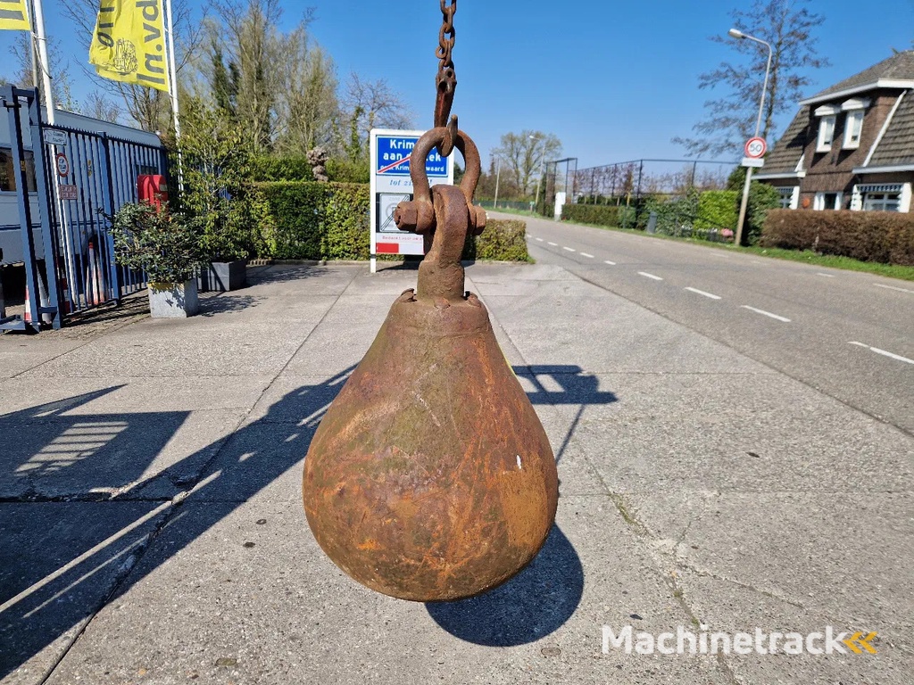 Diversen stalen sloopkogels / beulen