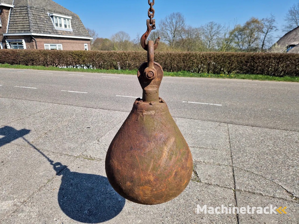 Diversen stalen sloopkogels / beulen