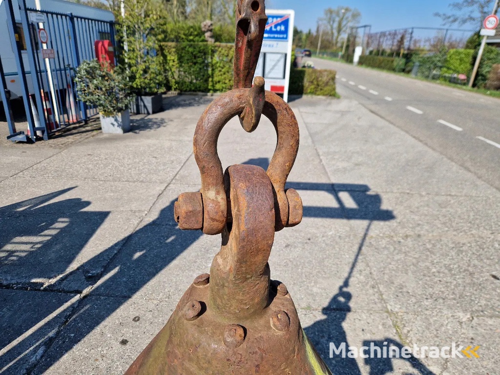 Diversen stalen sloopkogels / beulen