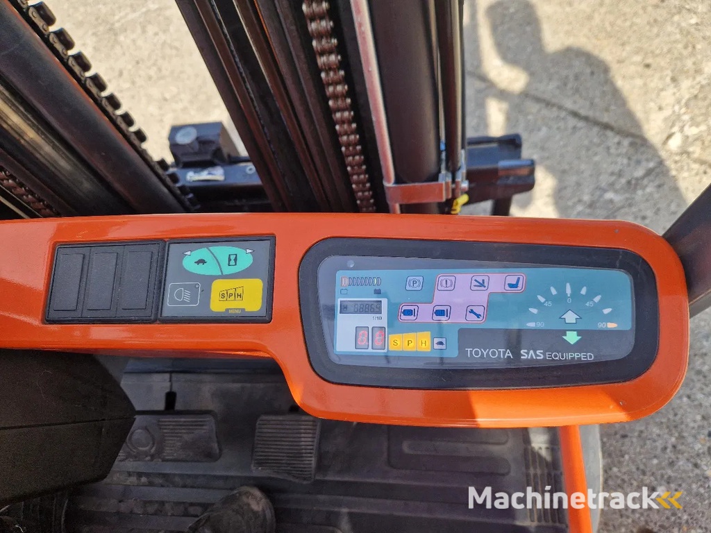 Toyota 1500 kg. elektrisch hefhoogte 5.00m.