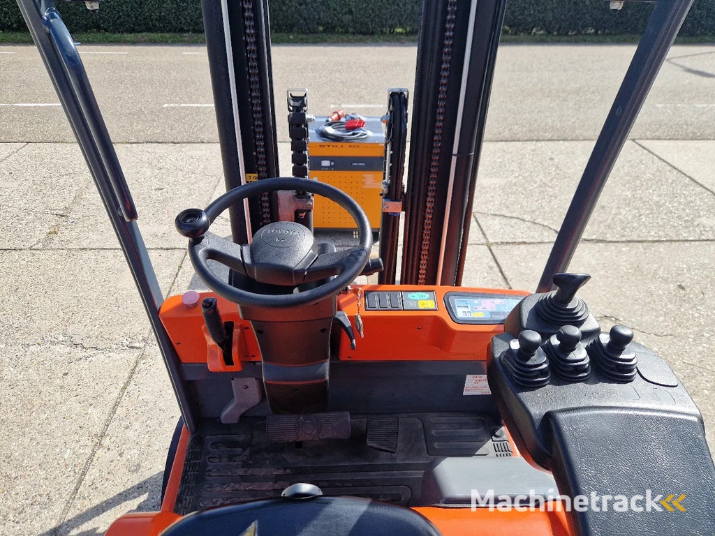 Toyota 1500 kg. elektrisch hefhoogte 5.00m.