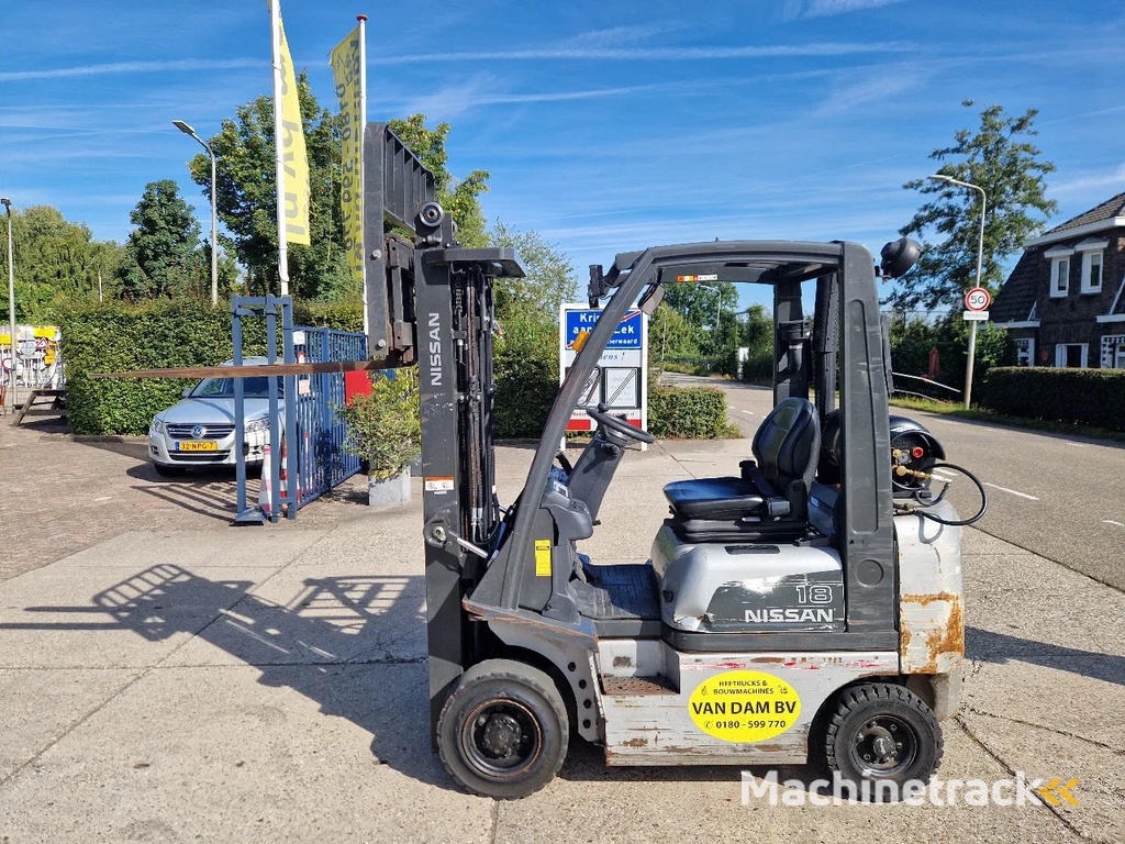 Nissan 1800 kg. LPG met keuring