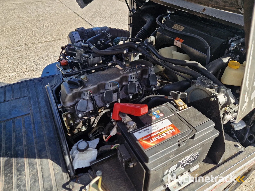 Nissan 1800 kg. LPG met keuring