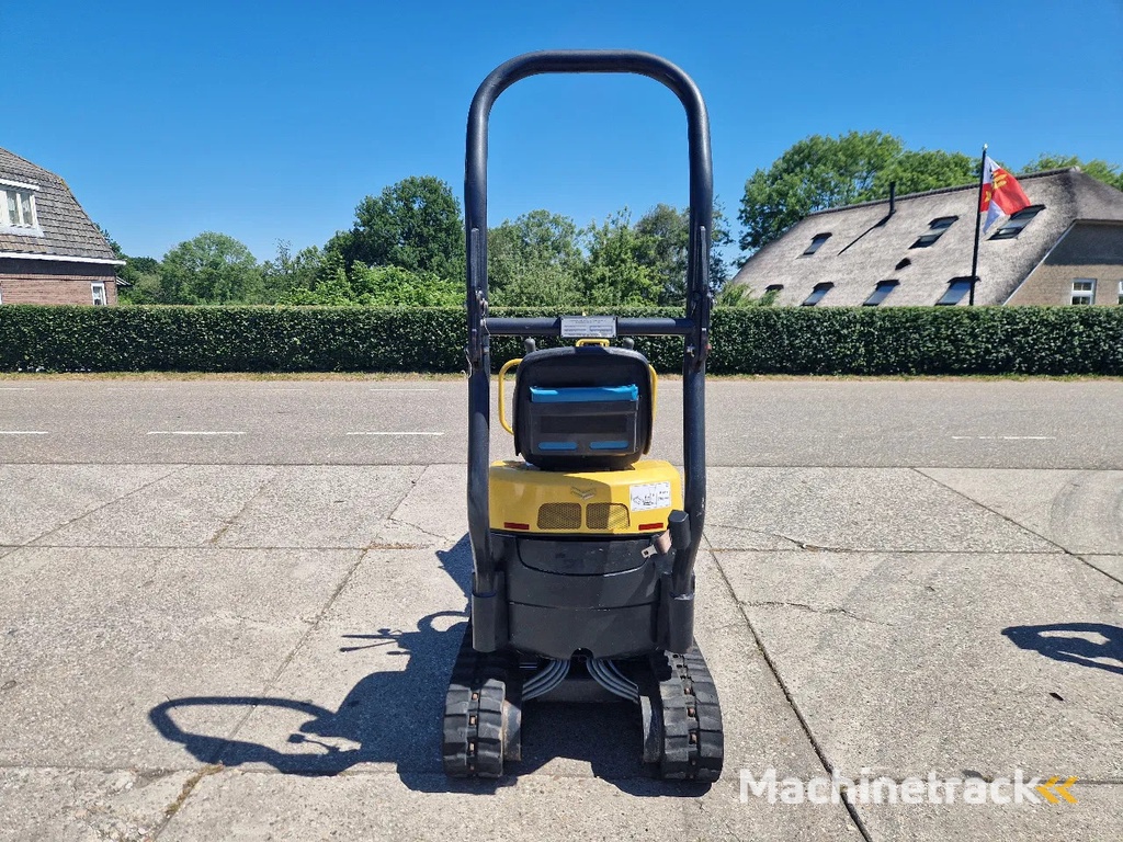 Yanmar SV08-1A gewicht 960kg.