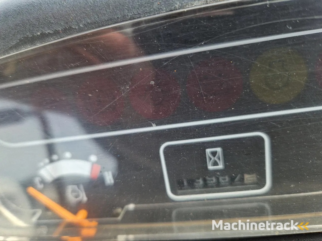 Caterpillar DP25K met breed vorkenbord