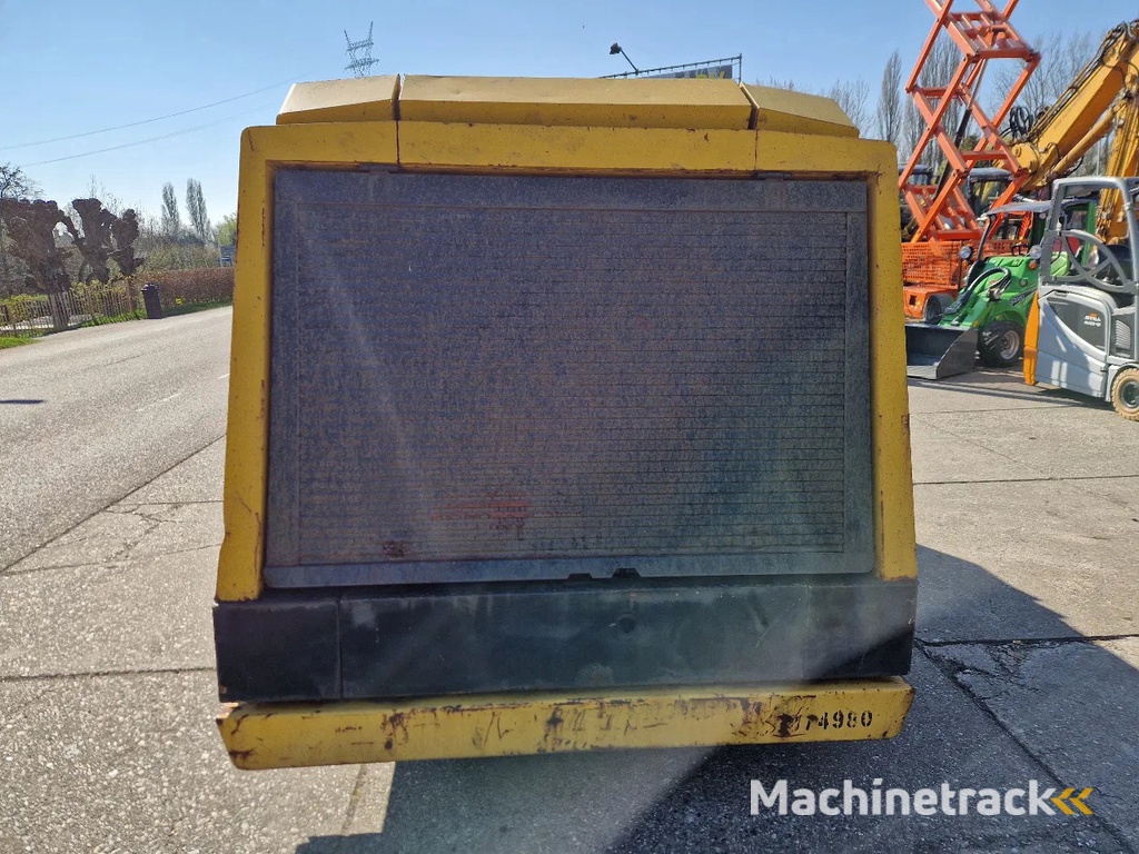 Atlas Copco XAS350DD VERY LOW HOURS
