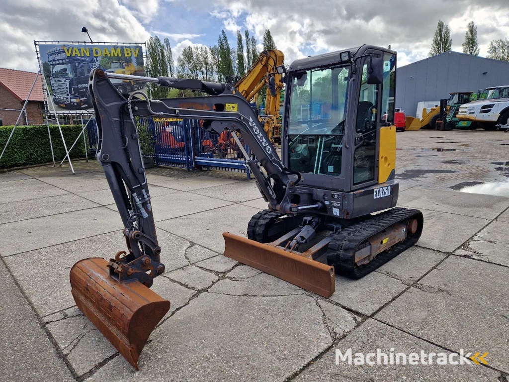 Volvo ECR25D met 2562 uur