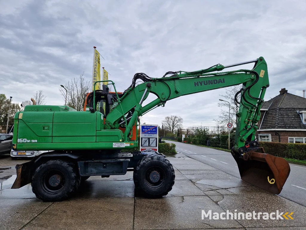 Hyundai Robex 160W-9A met 6-cilinder Cummins motor