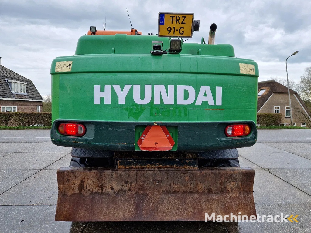 Hyundai Robex 160W-9A met 6-cilinder Cummins motor