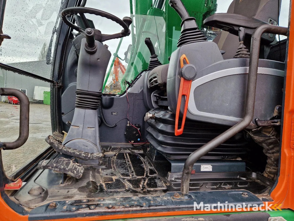 Hyundai Robex 160W-9A met 6-cilinder Cummins motor