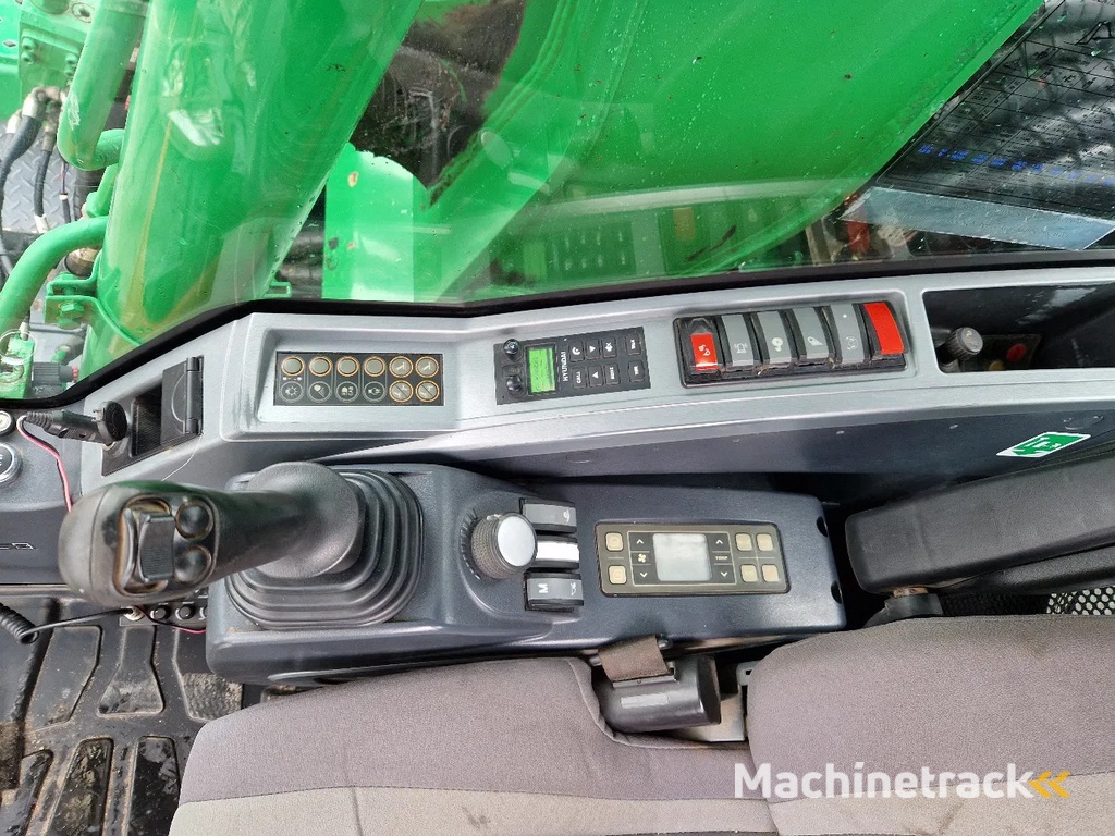 Hyundai Robex 160W-9A met 6-cilinder Cummins motor