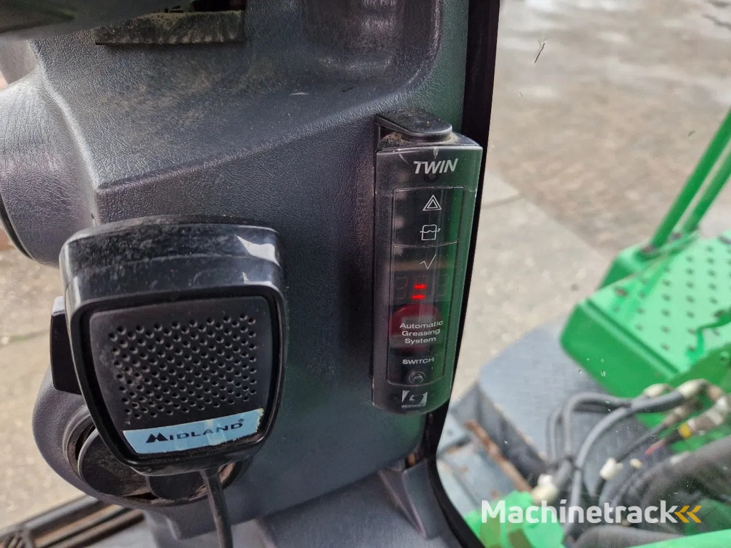 Hyundai Robex 160W-9A met 6-cilinder Cummins motor