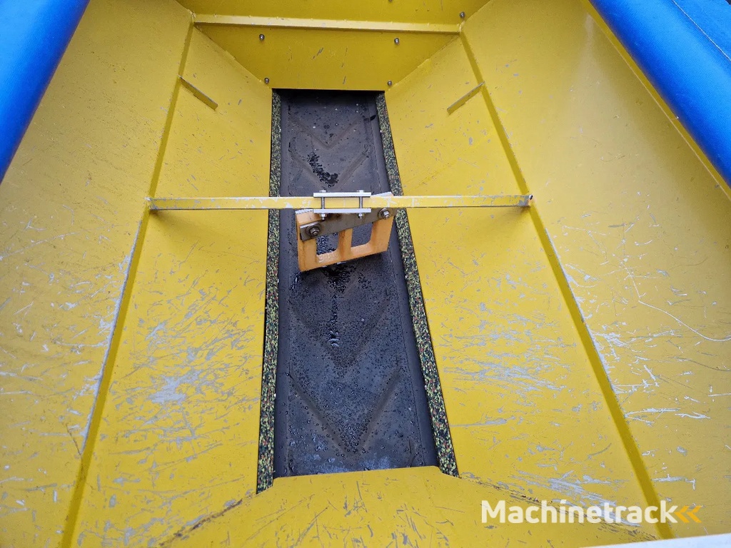 Overige Nido Stratos B08-15 nat zoutstrooier zo uit het werk