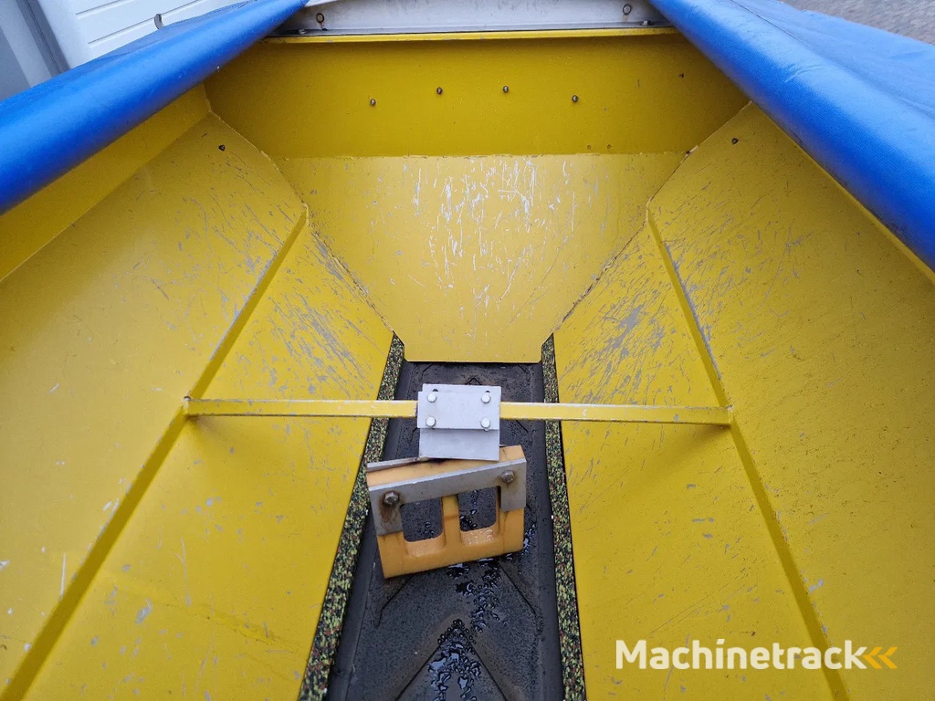 Overige Nido Stratos B08-15 nat zoutstrooier zo uit het werk