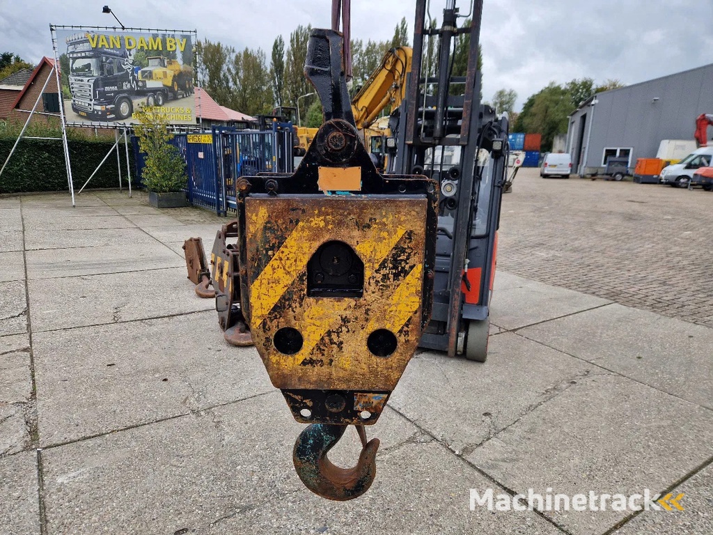 Overige 3X hijsblok cap. 35t, 20t, 15t.