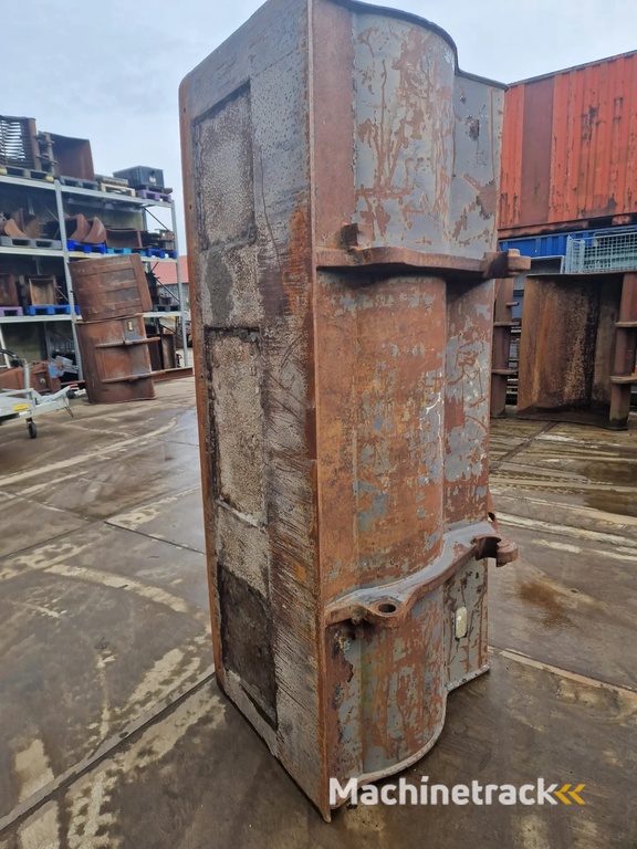 Volvo dichte wielladerbak breedte 2.24m.