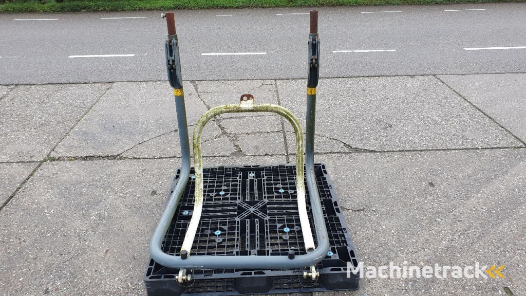 Yanmar SV05 en Benford dumper rolbeugels