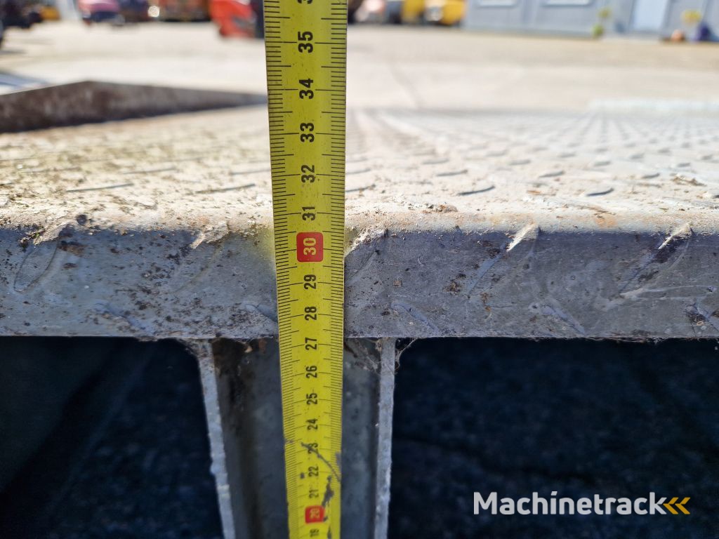 Diversen gegalvaniseerd zwaar uitgevoerd oprijplateau