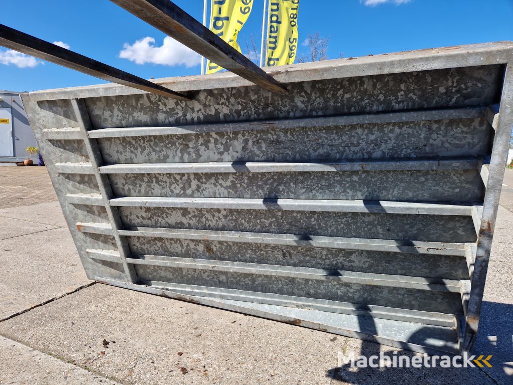 Diversen gegalvaniseerd zwaar uitgevoerd oprijplateau