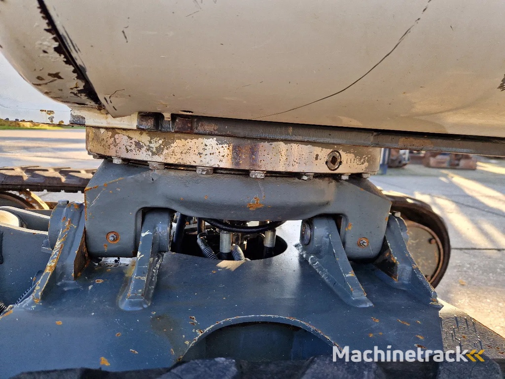 WACKER NEUSON 2404RD kan op een (berg)helling draaien