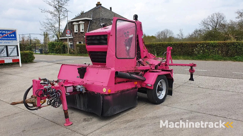 Vermeer SC1102 stobbenfrees/stronkenfrees op aanhanger