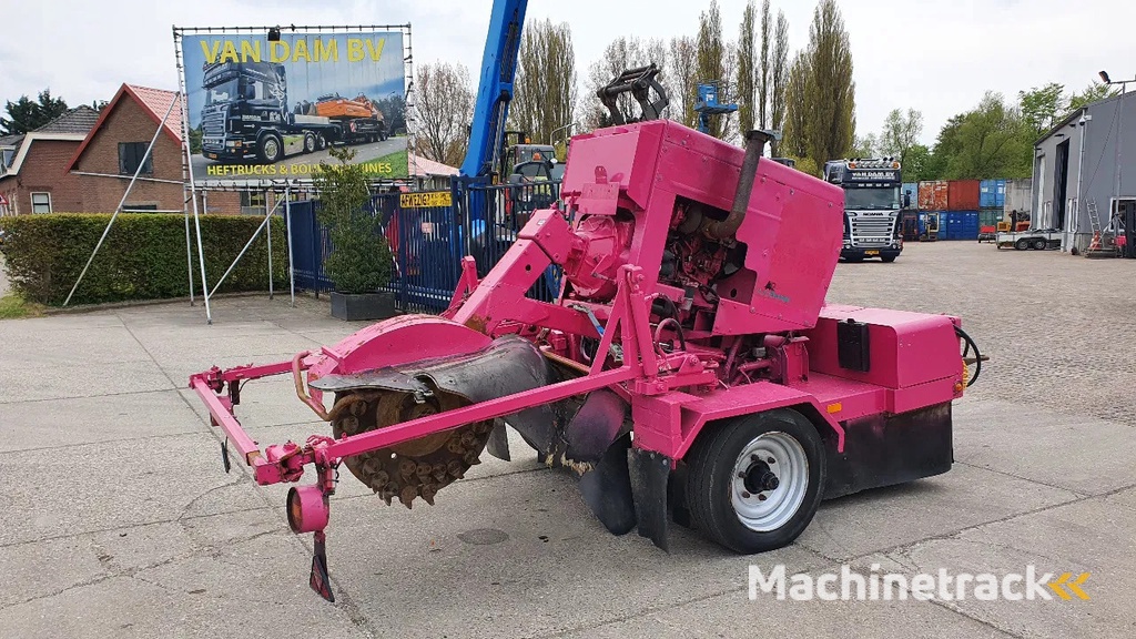 Vermeer SC1102 stobbenfrees/stronkenfrees op aanhanger