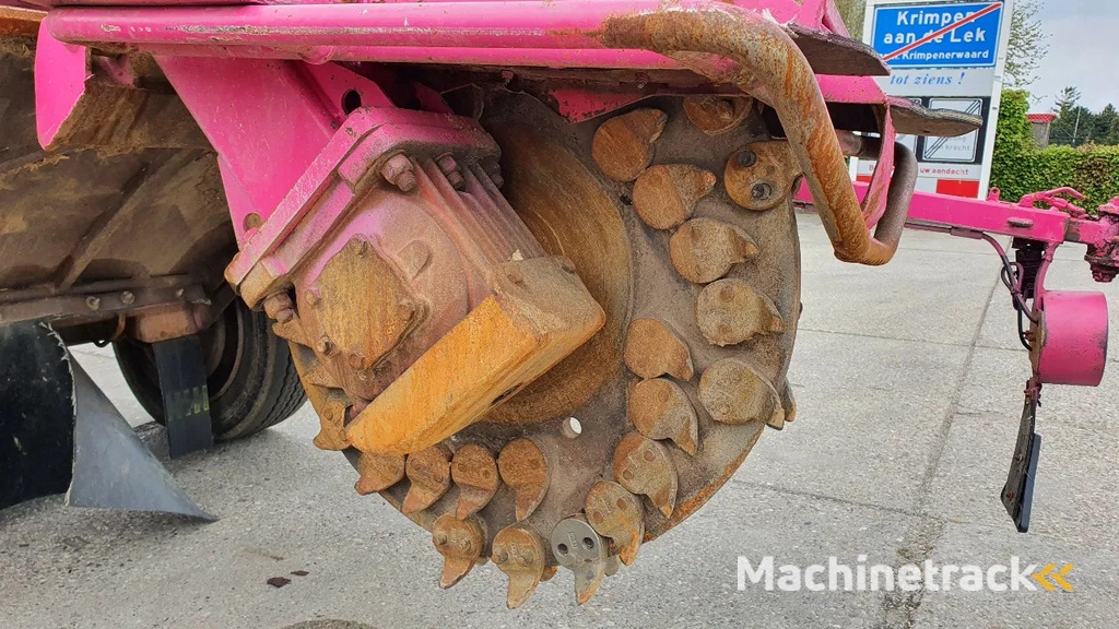 Vermeer SC1102 stobbenfrees/stronkenfrees op aanhanger