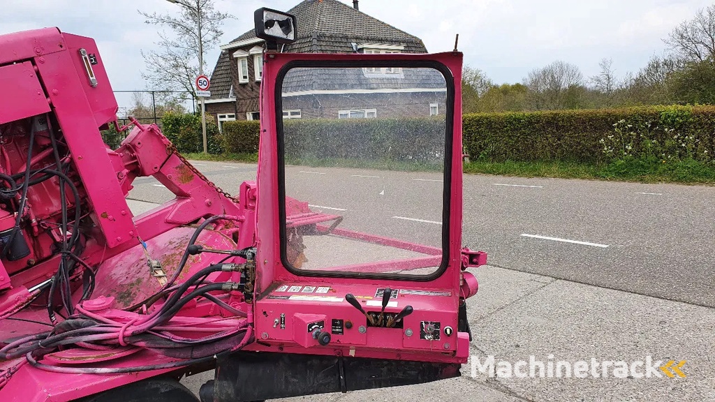 Vermeer SC1102 stobbenfrees/stronkenfrees op aanhanger
