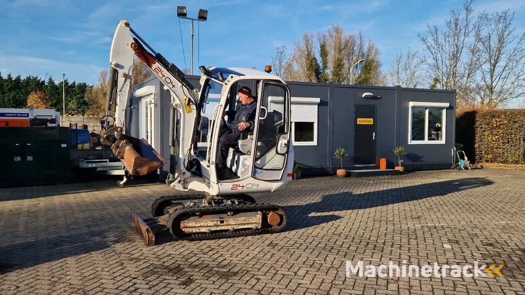 WACKER NEUSON 2404RD kan op een (berg)helling draaien