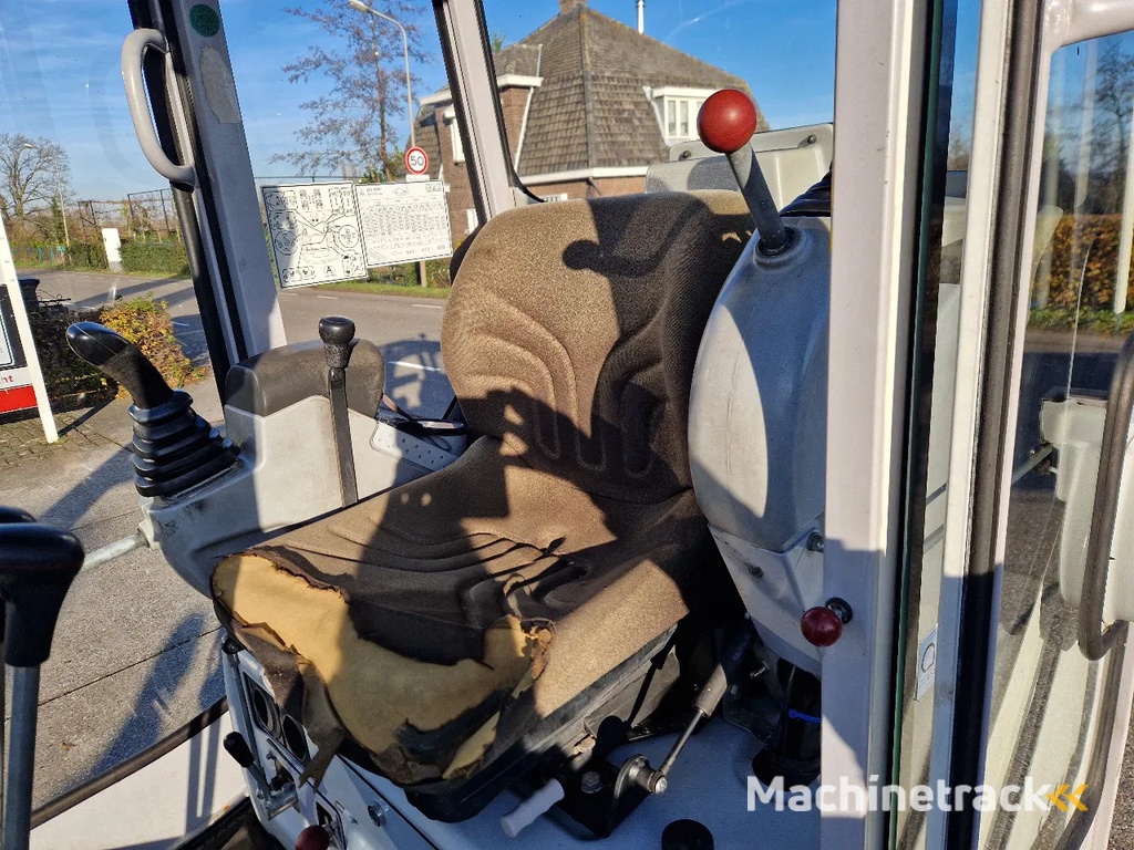 WACKER NEUSON 2404RD kan op een (berg)helling draaien