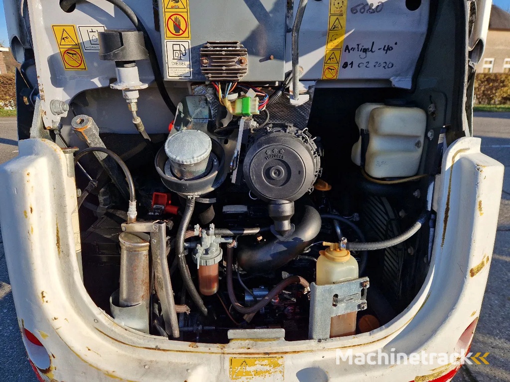 WACKER NEUSON 2404RD kan op een (berg)helling draaien