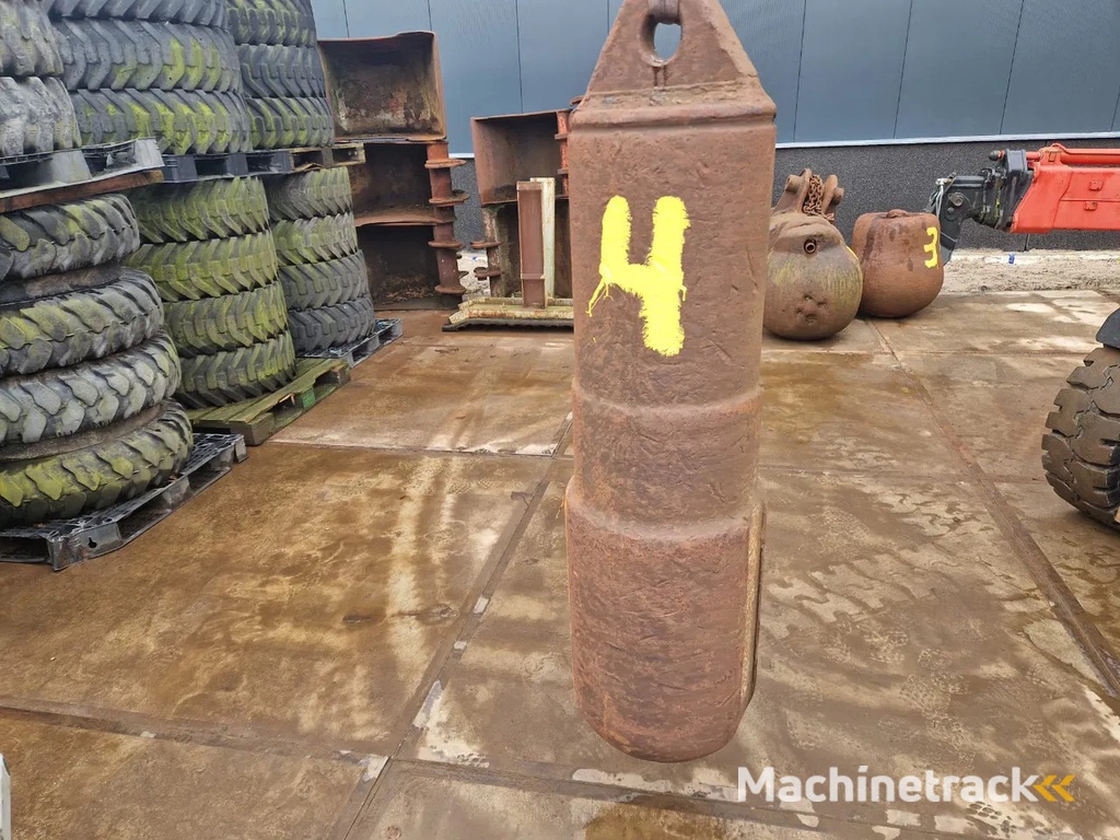 Diversen stalen sloopkogels / beulen