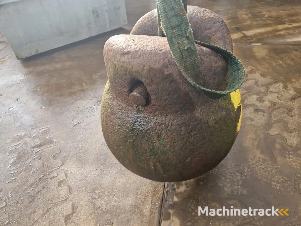 Diversen stalen sloopkogels / beulen