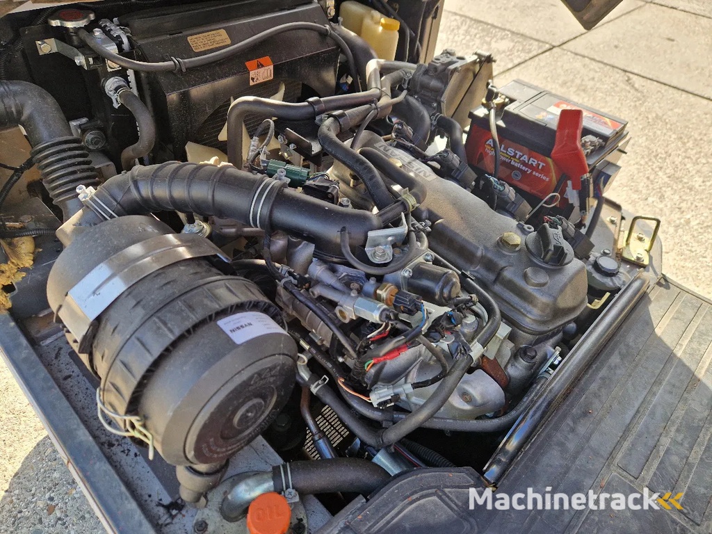 Nissan 1800 kg. LPG met keuring