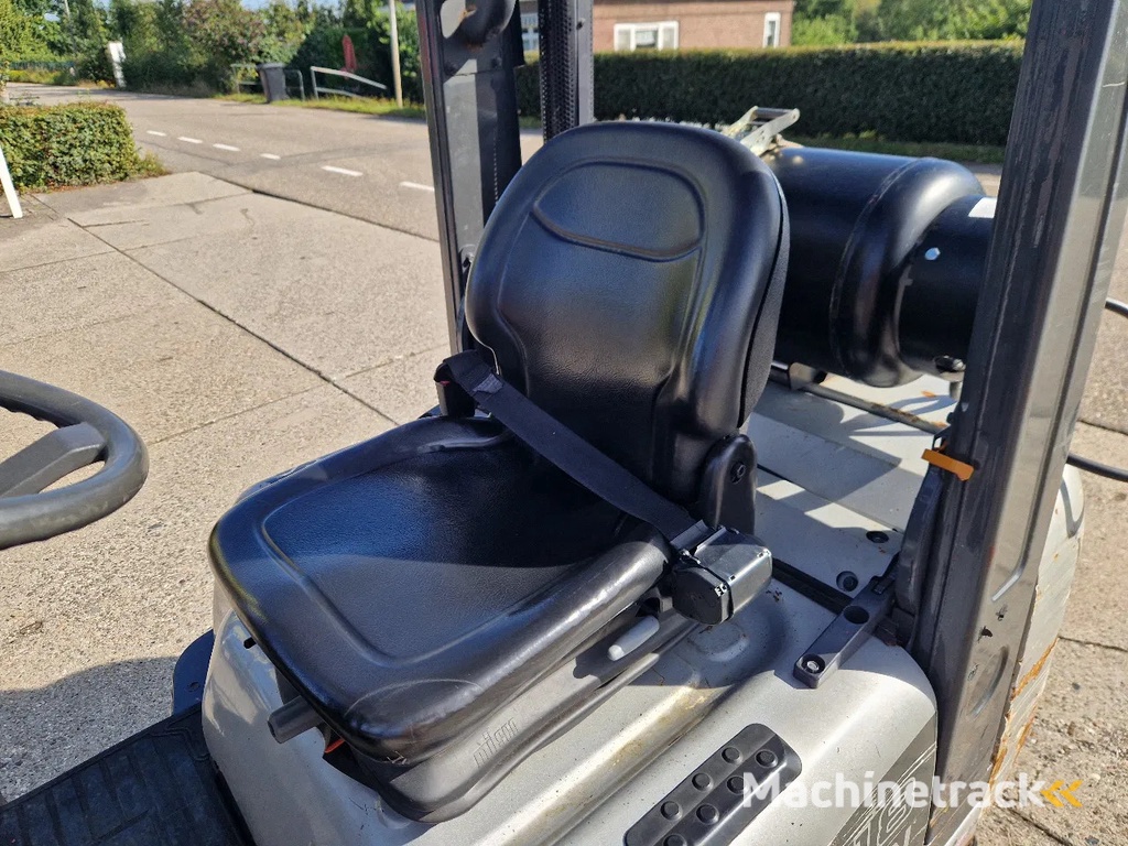 Nissan 1800 kg. LPG met keuring