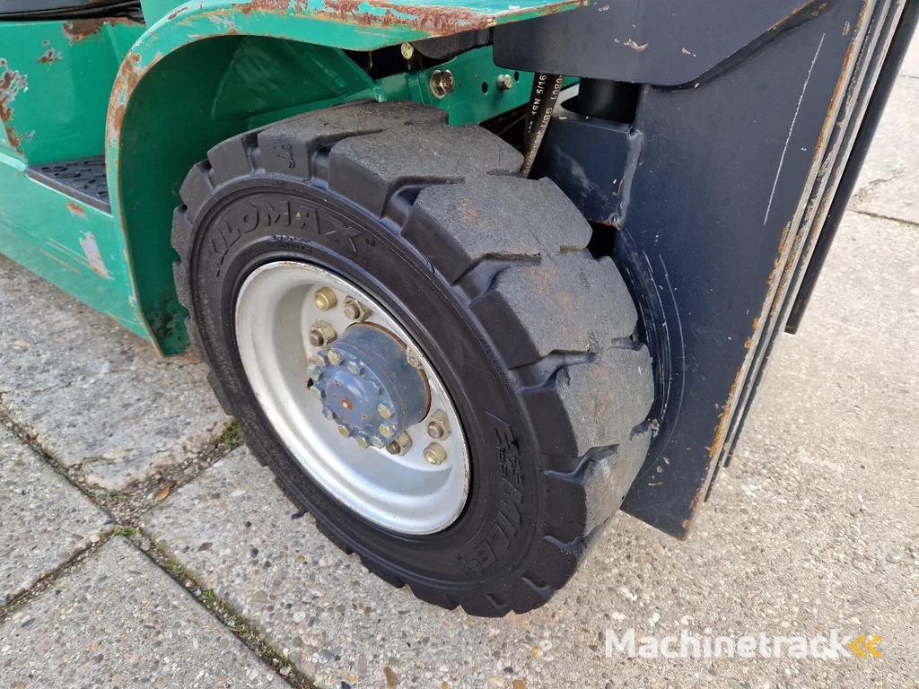 Maximal Nissan Zhejiang 2.5 ton LPG LOW HOURS